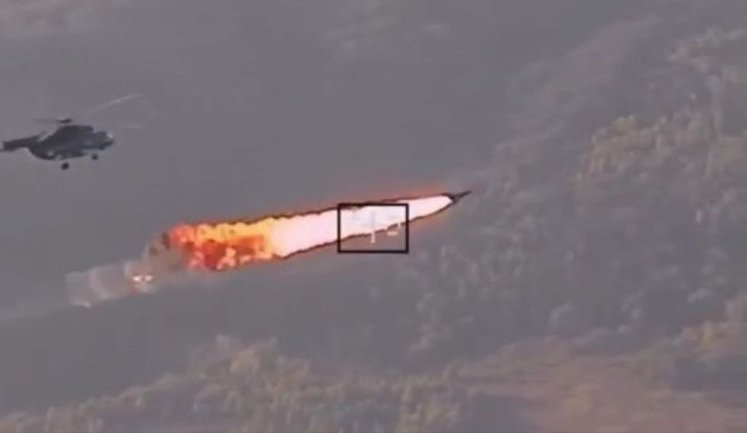 Екіпаж українського вертольота знищує у повітрі ворожий ударний дрон "Shahed". ВIДЕО