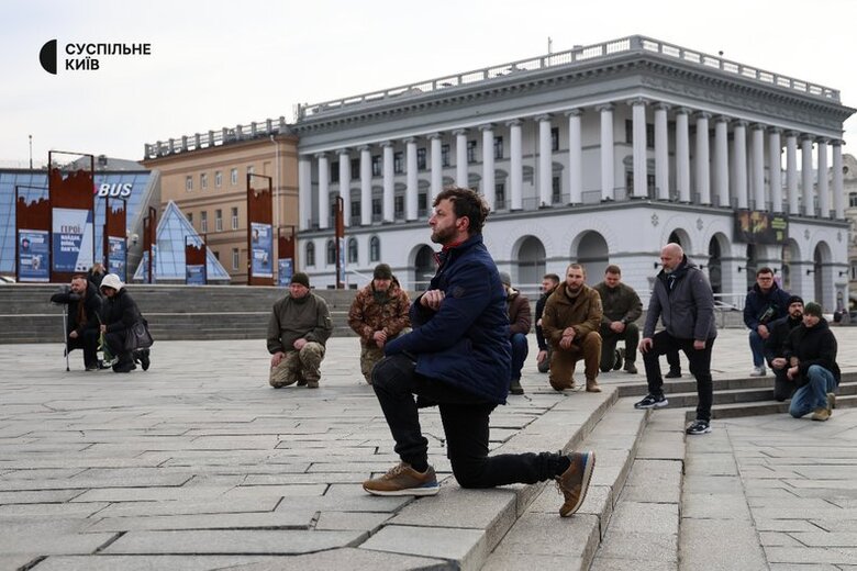 Прощання з Василем Ратушним на Майдані
