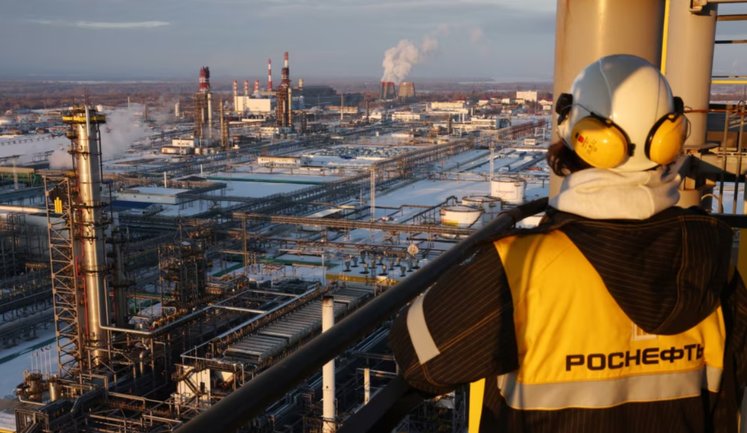 Берлин хочет вывести немецкое подразделение "Роснефти" из-под санкций США, - Reuters