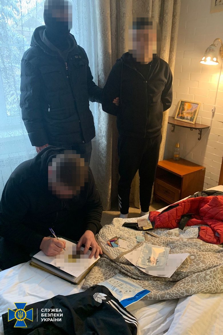 СБУ ликвидировала организованную преступную группировку, занимавшуюся сбытом тяжелых наркотиков: задержаны 8 злоумышленников 04