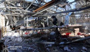 Рашисти вдарили по харчовому підприємству в Харкові: двоє загиблих, семеро поранених. ВIДЕО (оновлено)