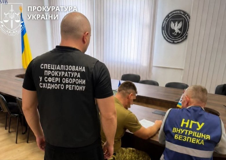Начальника служби тилу та двох підприємців підозрюють у розкраданні 2,1 млн грн на закупівлі деревини