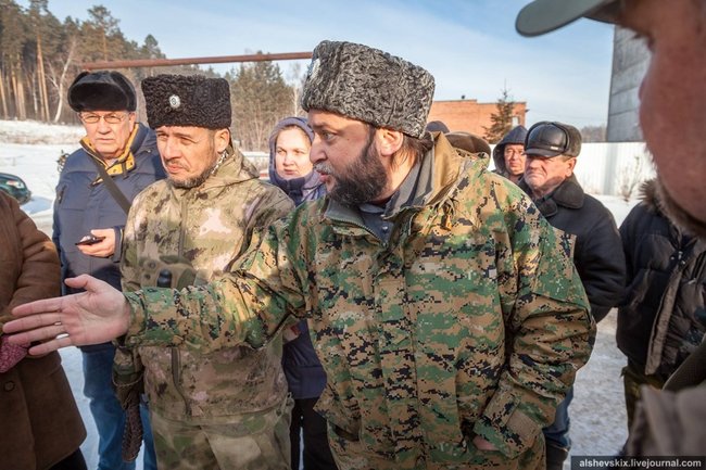 Казаки-наемники с Донбасса охраняют навоз под Екатеринбургом, - росСМИ 05