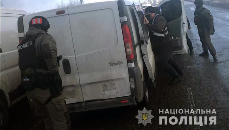 Спецоперація із затримання етнічного угруповання наркоторговців проходить у Києві, - Нацполіція. ФОТО