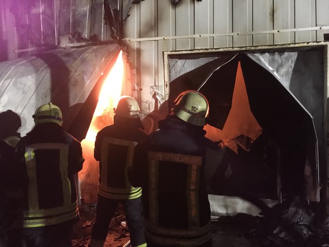 Склады рыбного завода Аркадия сгорели в Запорожье, - ГСЧС 03 Склады рыбного завода Аркадия сгорели в Запорожье, - ГСЧС 03