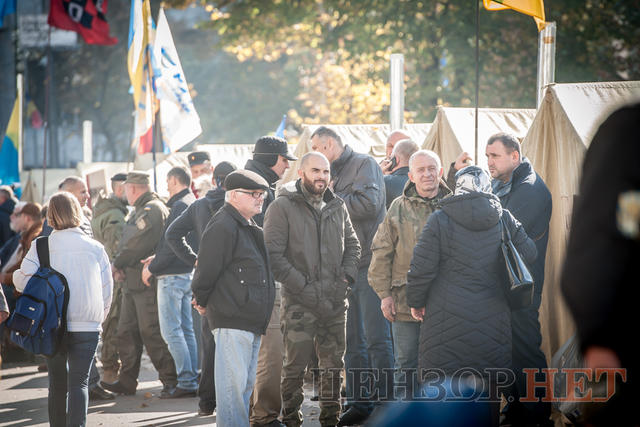 Наметове містечко під ВР, Савченко в стилі мілітарі, анекдот Березенка і напівпорожня сесійна зала, - день 17 жовтня в Раді і біля неї 02