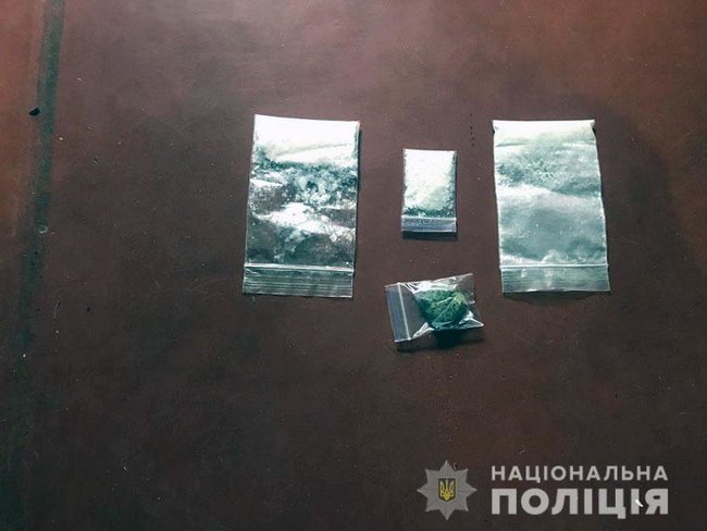 Полиция в Киеве накрыла арсенал оружия и боеприпасов из зоны ООС 05 Полиция в Киеве накрыла арсенал оружия и боеприпасов из зоны ООС 05