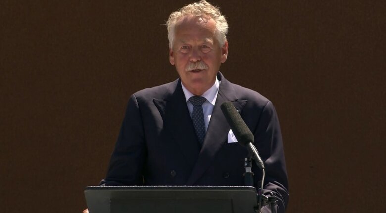 В Нидерландах почтили память погибших в катастрофе МН17: имена жертв зачитали их родственники 04