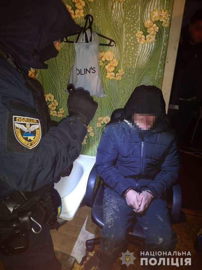 Били і принижували: поліція розшукала на Кіровоградщині викраденого харківянина і затримала його наглядачів 03 Били і принижували: поліція розшукала на Кіровоградщині викраденого харківянина і затримала його наглядачів 03