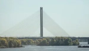 Рашисты снова поразили Южный мост в Киеве: он закрыт для движения после предыдущих атак