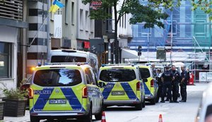 Генеральное консульство Украины в немецком Дюссельдорфе окружила полиция из-за "неизвестной угрозы безопасности". ФОТО
