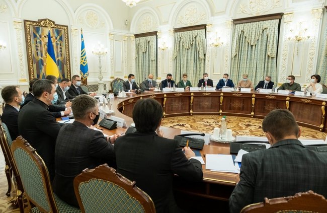 Кримінальна відповідальність за недостовірне декларування має бути строгою і передбачати позбавлення волі, - Зеленський 01