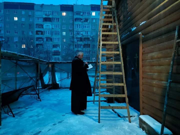 Во Львове приступили к демонтажу самовольно возведенной церкви УПЦ МП 03