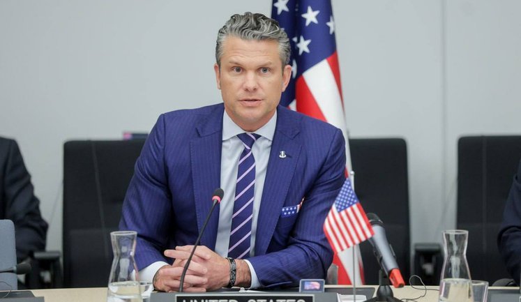 Гегсет описав "вечерю мрії": Гості - Трамп, Зеленський та Путін. Серед страв - салат з "російською заправкою". ВIДЕО