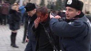В Харькове во время штурма ОГА жестоко избили активистов: среди пострадавших известный писатель Жадан. ФОТОрепортаж+ВИДЕО