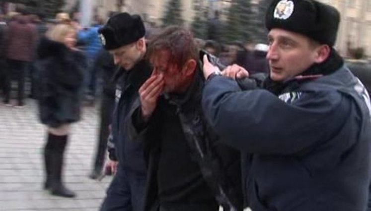 В Харькове во время штурма ОГА жестоко избили активистов: среди пострадавших известный писатель Жадан. ФОТОрепортаж+ВИДЕО