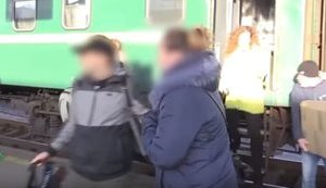 "Обіцяли $50 тисяч. Тільки 5% печінки візьмуть, і я буду жити", - зловмисників, які підбирали донорів для незаконних операцій у РФ, затримано в Києві. ВIДЕО