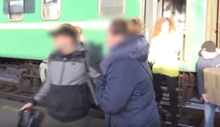 "Обіцяли $50 тисяч. Тільки 5% печінки візьмуть, і я буду жити", - зловмисників, які підбирали донорів для незаконних операцій у РФ, затримано в Києві. ВIДЕО