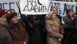 "Хватит нас давить," - в Феодосии требуют наказать работника СБУ, не пропустившего "скорую". ФОТОрепортаж+ВИДЕО
