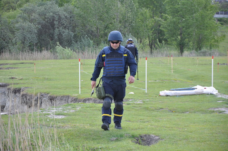 Саперы ГСЧС разминируют водные объекты в Киевской области 35