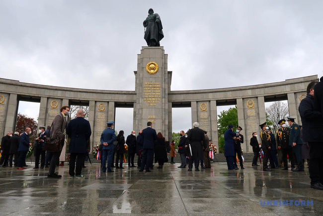 Память українських жертв нацизму вшанували в Берліні 01