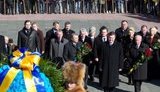 Янукович - "царь горы": как Тарас Григорьевич на могилу Кобзаря не пускал