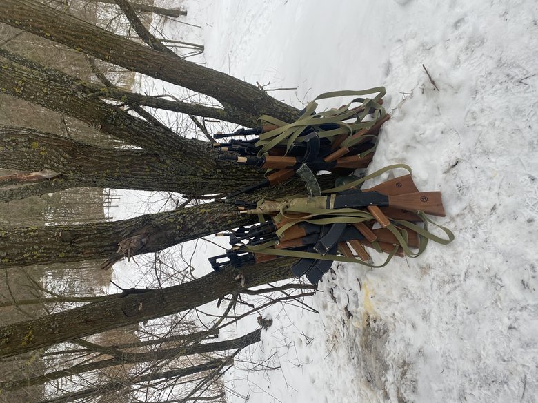 Ветеран російсько-української війни Маруся Звіробій: Ми змінили програму, проводимо вишкіл для цивільних людей, тих, кого війна застане вдома, беззбройних. Тому на наших вишколах зараз так багато жінок і дітей 05