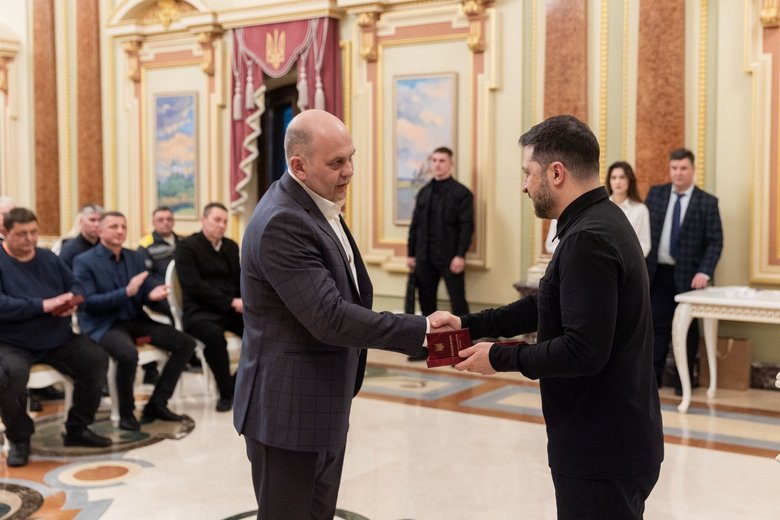 Зеленський нагородив енергетиків