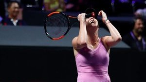 Світоліна перемогла швейцарку Бенчіч і вийшла у фінал Підсумкового турніру WTA. ФОТО