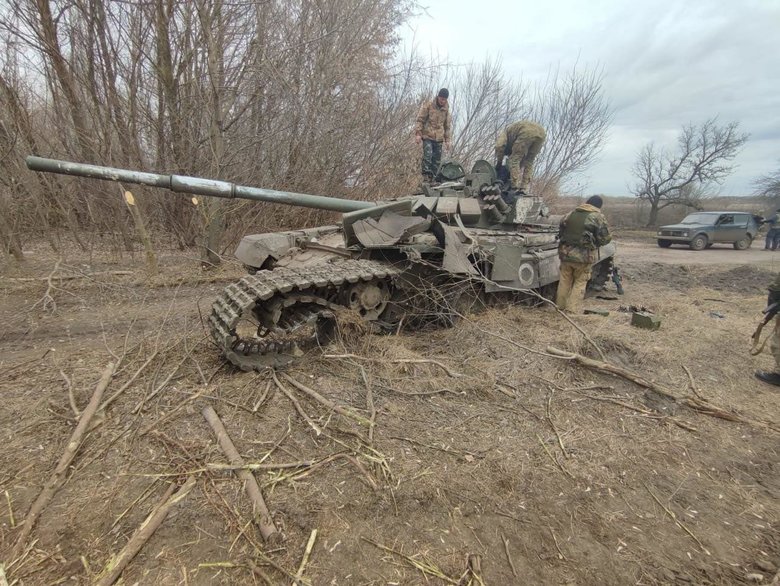 Українські воїни знищили танк, 2 броньованих автомобілі та вантажівку на Сіверському напрямку 05 Українські воїни знищили танк, 2 броньованих автомобілі та вантажівку на Сіверському напрямку 05