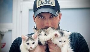 АКТОР ОЛЕКСІЙ СУРОВЦЕВ ТА ПОРЯТУНОК ТВАРИН З ІРПЕНЯ