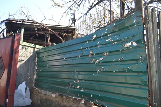 Наслідки вчорашнього обстрілу Марїнки терористами 09 Наслідки вчорашнього обстрілу Марїнки терористами 09