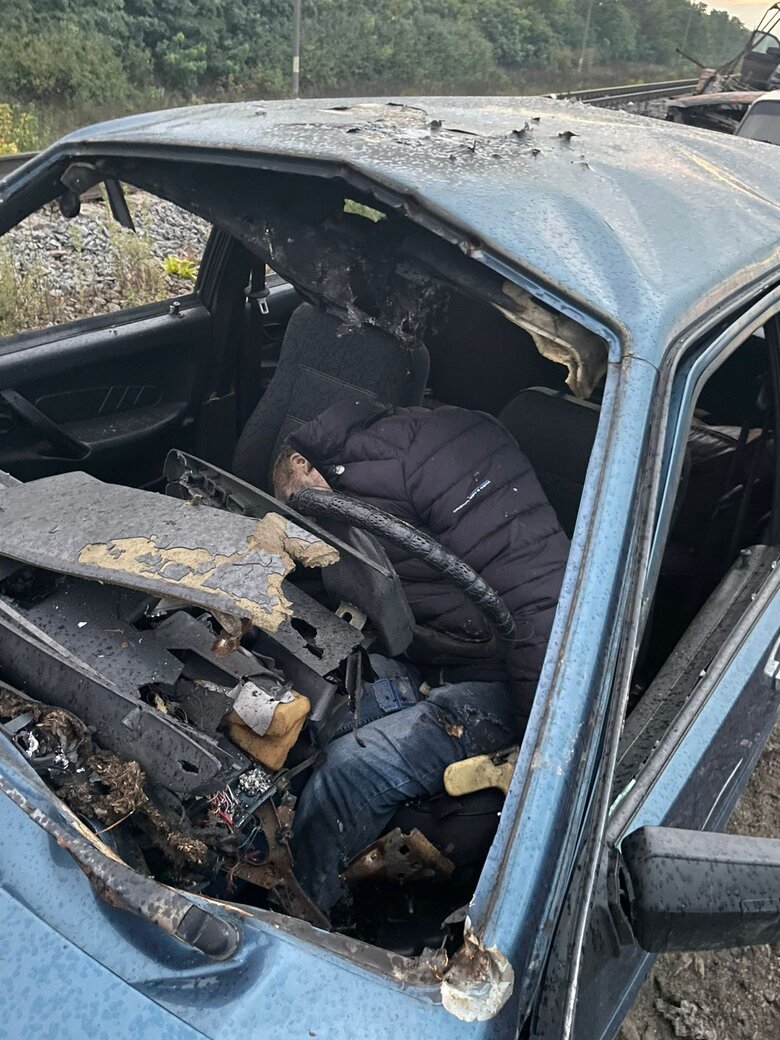 На Харківщині виявили евакуаційну колону, розстріляну російською ДРГ. Відомо про 24 загиблих, серед них - 13 дітей та вагітна жінка 02