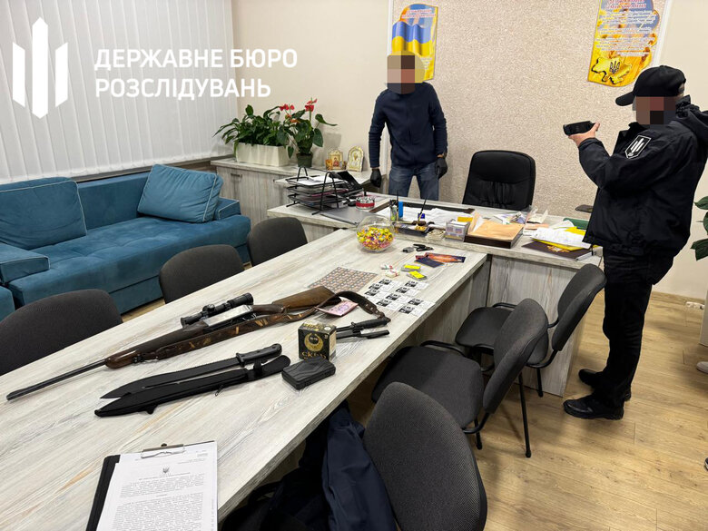 ДБР викрило начальника Тернопільського РТЦК, який вимагав у підприємця хабар
