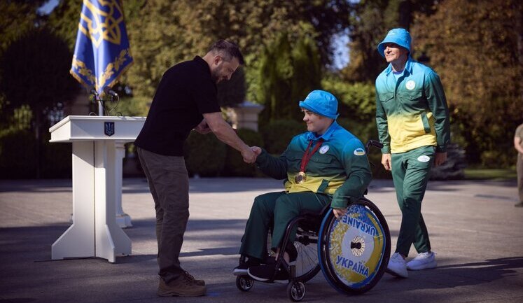 Zelenskyy honors Ukrainian Paralympians and their coaches with state awards. PHOTOS