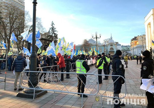 Центр Киева частично перекрыт из-за массовых акций. Правоохранители усилили меры безопасности 03 Центр Киева частично перекрыт из-за массовых акций. Правоохранители усилили меры безопасности 03