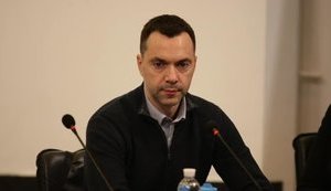 Страшные рассказки российских оккупантов о якобы расстреле украинскими военными "машины медицинской помощи" опровергли местные жители, - Арестович