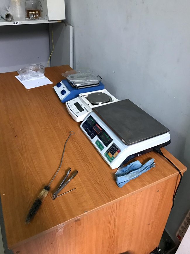 Незаконное массовое производство табака для кальяна ликвидировано на Киевщине: изъято подакцизной продукции почти на 13 млн грн 04