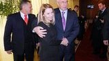 В Мукачево Азаров встретился с Facebook-барышней. ФОТО