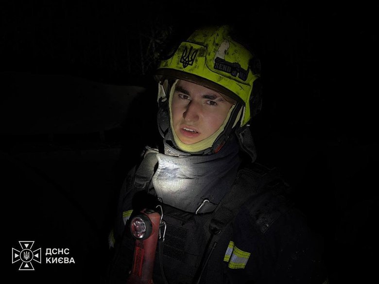 В Днепровском районе Киева ликвидировали пожар после атаки РФ