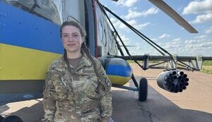"Коли мене питають, ким я працюю, відповідаю: офіціанткою. Навіщо всім знати, що я пілот вертольота"
