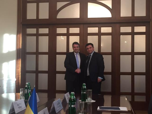 Клімкін провів переговори з німецьким колегою Габріелем 01