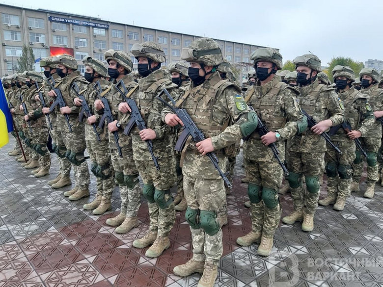 У Сєверодонецьку вперше відбувся військовий парад 03