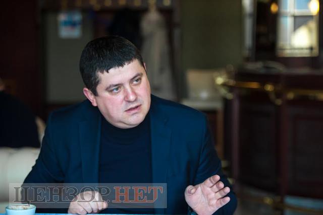 Голова фракції НФ Максим Бурбак: Спілкуюся з людьми на окрузі. Сказати, що нас не люблять, - це ще мяко 06