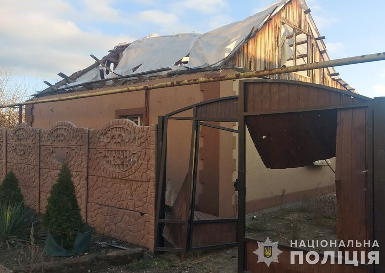 Последствия российских ударов по Запорожской области: повреждены дома и хозяйственные постройки 04