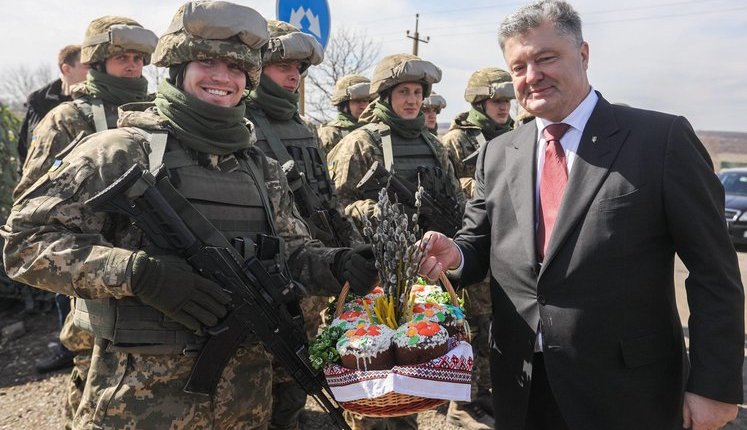 Порошенко - украинским воинам в зоне АТО: Соблюдайте перемирие, но будьте начеку и в критических ситуациях патронов не жалейте. ФОТО (обновлено)