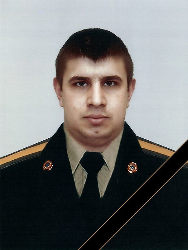 Старшину ГСЧС Олега Бойцова, погибшего при разминировании водопровода возле Зайцево, похоронили в Славянске 01 Старшину ГСЧС Олега Бойцова, погибшего при разминировании водопровода возле Зайцево, похоронили в Славянске 01