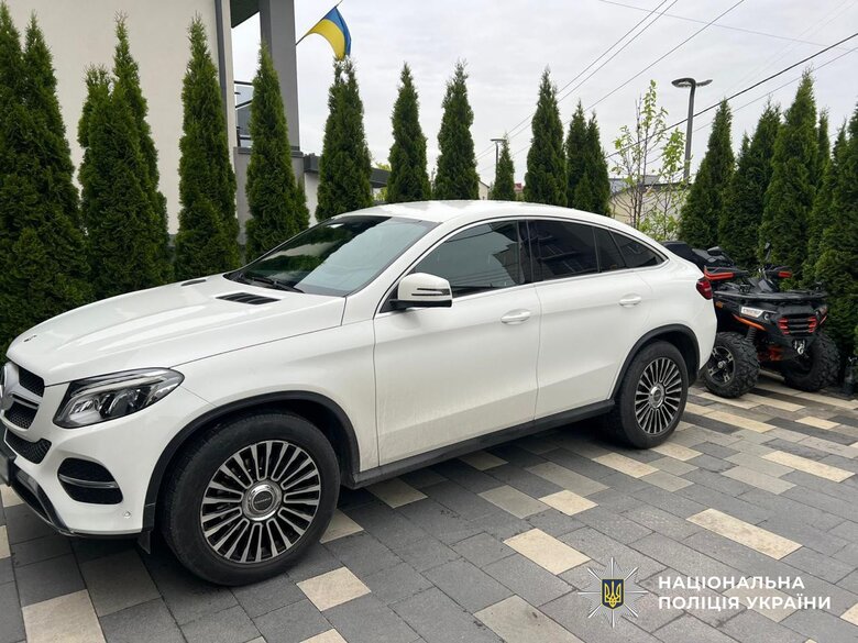 Нацполіція викрила аферистів, які виманили понад 2 млн доларів за землю для військових