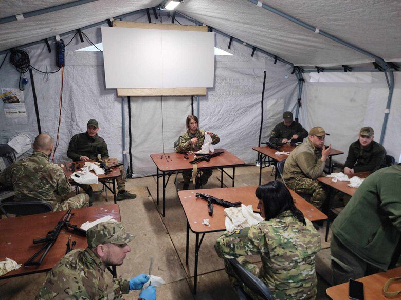 Від фронту до шпиталю. Хто такі Діти Айболіта і як вони рятують українських бійців 14