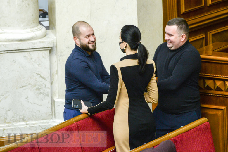 Слуги народа смеются над политическими мемами, выход Сохи из СН, разговор Разумкова с Николаенко и игра на телефоне Задорожного, - работа Рады 30 ноября 30